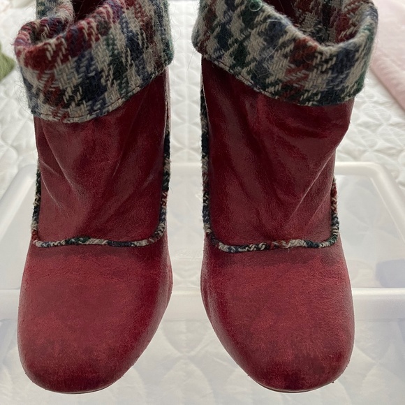 Red booties w/ tweed folded shaft - Picture 7 of 13